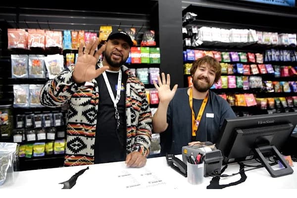 Border Buds in-store image 0